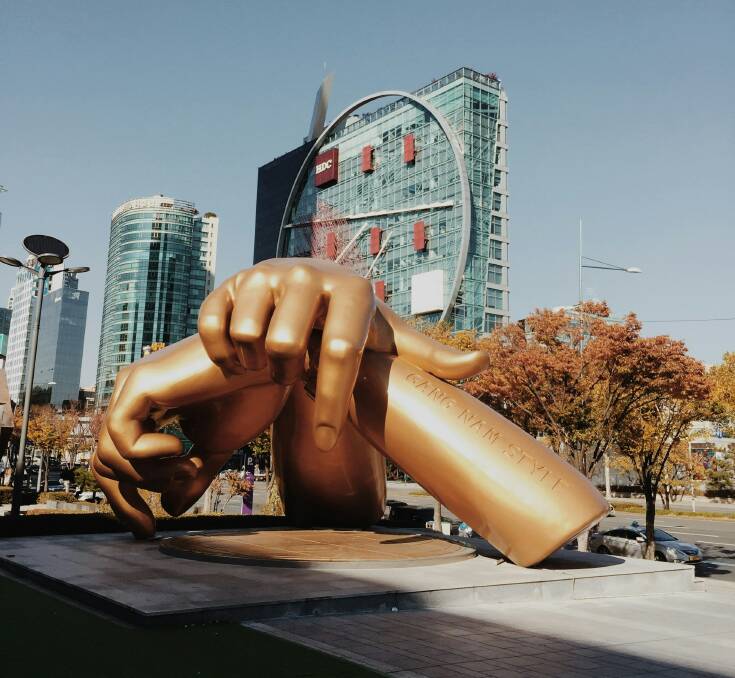 The enormous crossed-hands sculpture in Seoul. Picture: Unsplash